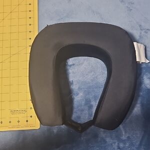 .Black U-Shape Travel Pillow